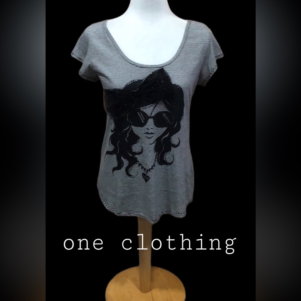 one clothing Striped T-Shirt, Woman Graphic with‎ Attached Net Bow, Black &
